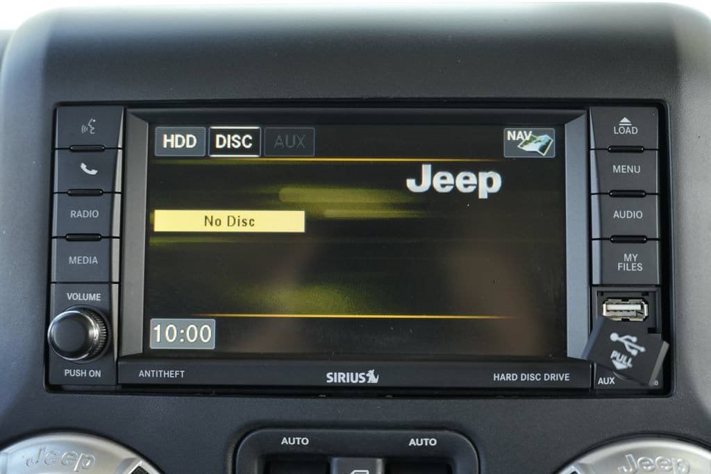 Used 2015 Jeep Wrangler Unlimited Sahara w/ Connectivity Group AWD/4WD image 50
