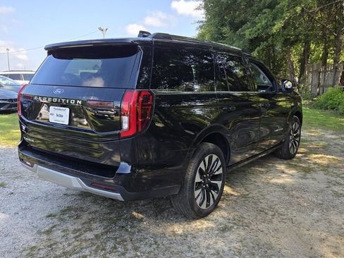 Used 2025 Ford Expedition Platinum w/ Driver's Package AWD/4WD image 14