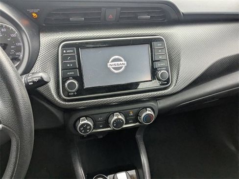 Used 2020 Nissan Kicks S image 11