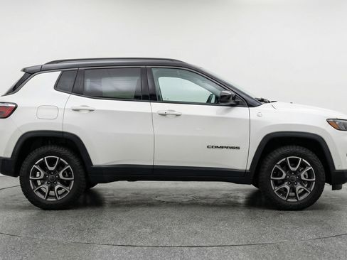 Used 2025 Jeep Compass Trailhawk w/ Trailer Tow Group image 11