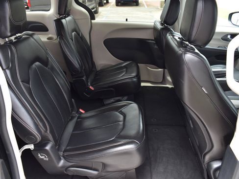 Used 2023 Chrysler Pacifica Touring-L FWD image 56
