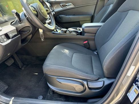 Used 2023 Kia Sportage LX AWD/4WD image 32