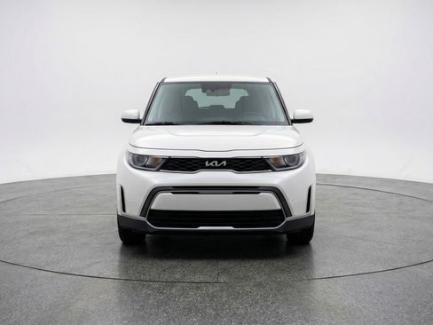 Used 2025 Kia Soul LX w/ LX Technology Package FWD image 2