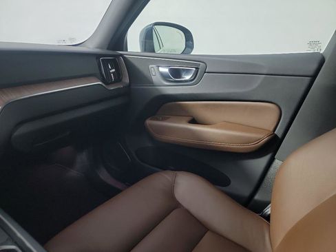 Used 2022 Volvo XC60 B5 Momentum w/ Advanced Package image 21