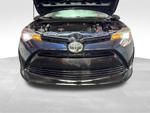 Used 2018 Toyota Corolla LE FWD image 21