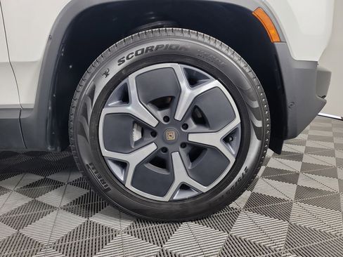 Used 2024 Rivian R1S Adventure AWD/4WD image 11