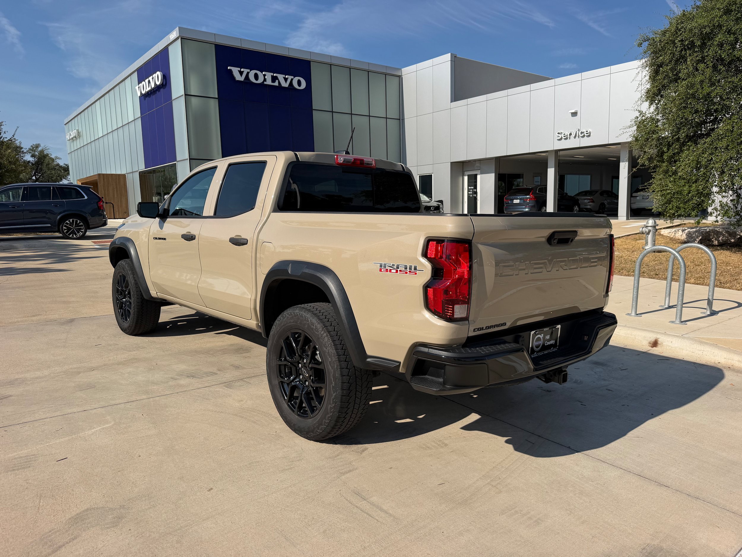 Used 2023 Chevrolet Colorado Trail Boss w/ LPO, Dark Essentials Package AWD/4WD image 4