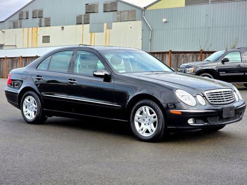 Used 2005 Mercedes-Benz E 320 4MATIC Sedan image 1