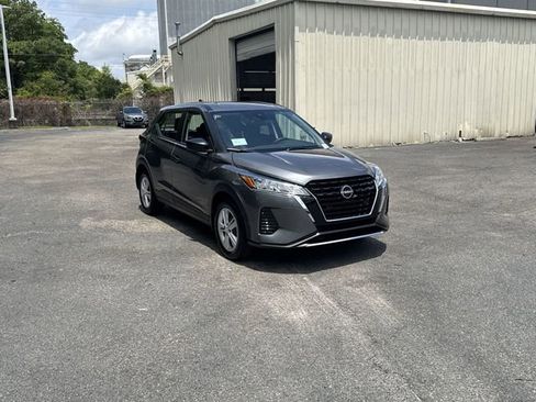 New 2025 Nissan Kicks Play S image 3