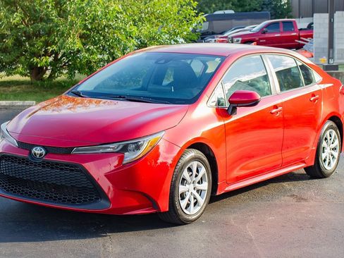 Used 2021 Toyota Corolla LE FWD image 3