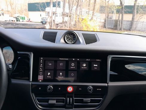 Used 2022 Porsche Macan image 24