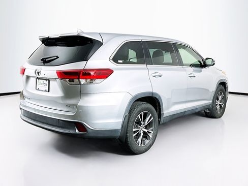 Used 2019 Toyota Highlander Plus AWD/4WD image 9