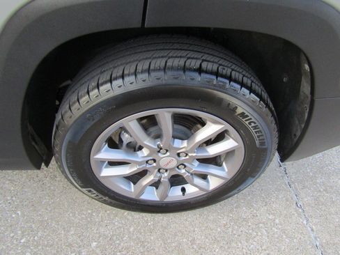 Used 2024 GMC Terrain SLT image 10