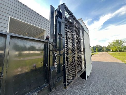 Used 2019 Isuzu NPR RWD image 15
