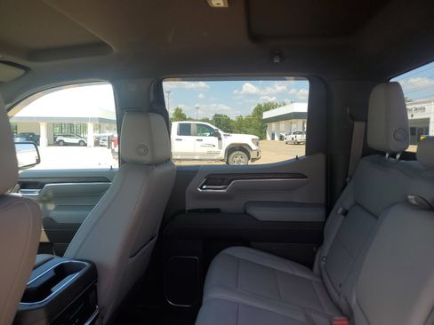 Used 2023 GMC Sierra 1500 SLT w/ SLT Premium Package AWD/4WD image 31