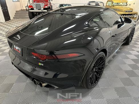 Used 2018 Jaguar F-TYPE R image 8