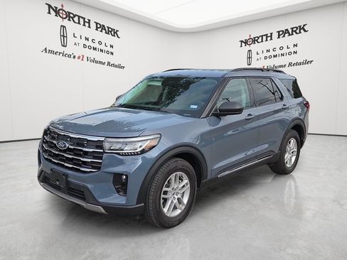 Used 2025 Ford Explorer Active w/ Active Comfort Package RWD image 1