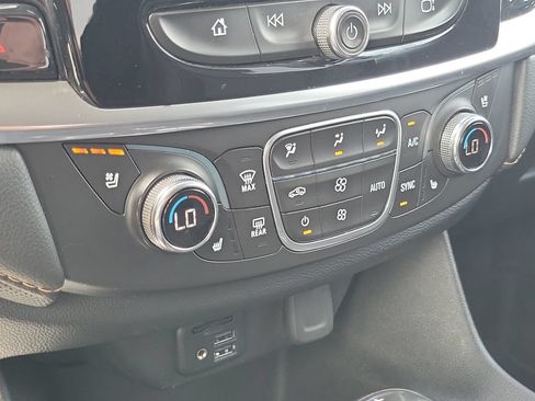 Used 2020 Chevrolet Traverse Premier w/ LPO, Floor Liner Package AWD/4WD image 21
