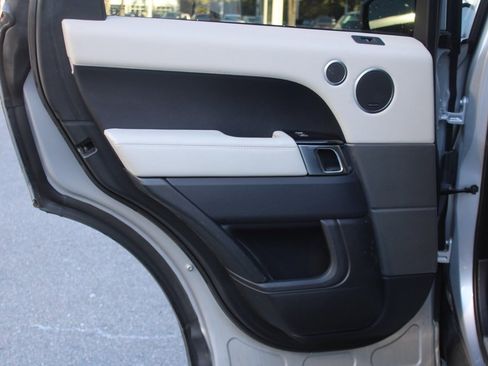 Used 2016 Land Rover Range Rover Sport HSE image 36