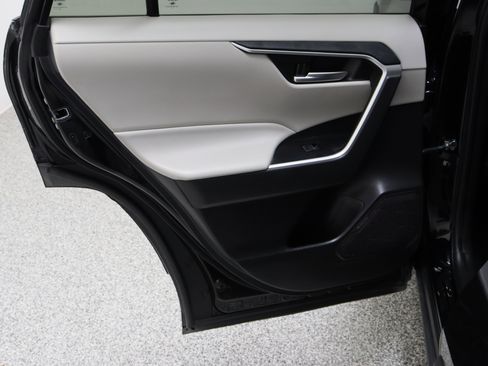 Certified 2024 Toyota RAV4 XLE FWD image 26
