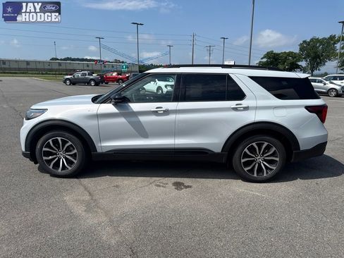 New 2026 Ford Explorer ST-Line w/ Premium Package RWD image 3