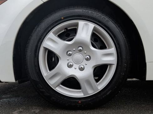 Certified 2025 Toyota Corolla LE image 9