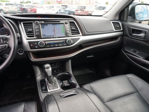 Used 2017 Toyota Highlander XLE AWD/4WD image 21