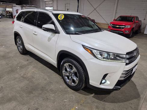 Used 2019 Toyota Highlander Limited Platinum AWD/4WD image 19