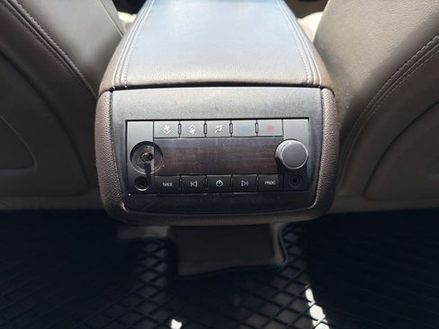 Used 2013 GMC Acadia Denali AWD/4WD image 25