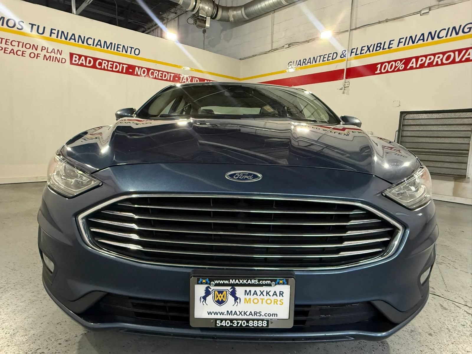 Used 2019 Ford Fusion SE w/ Equipment Group 151A FWD image 2
