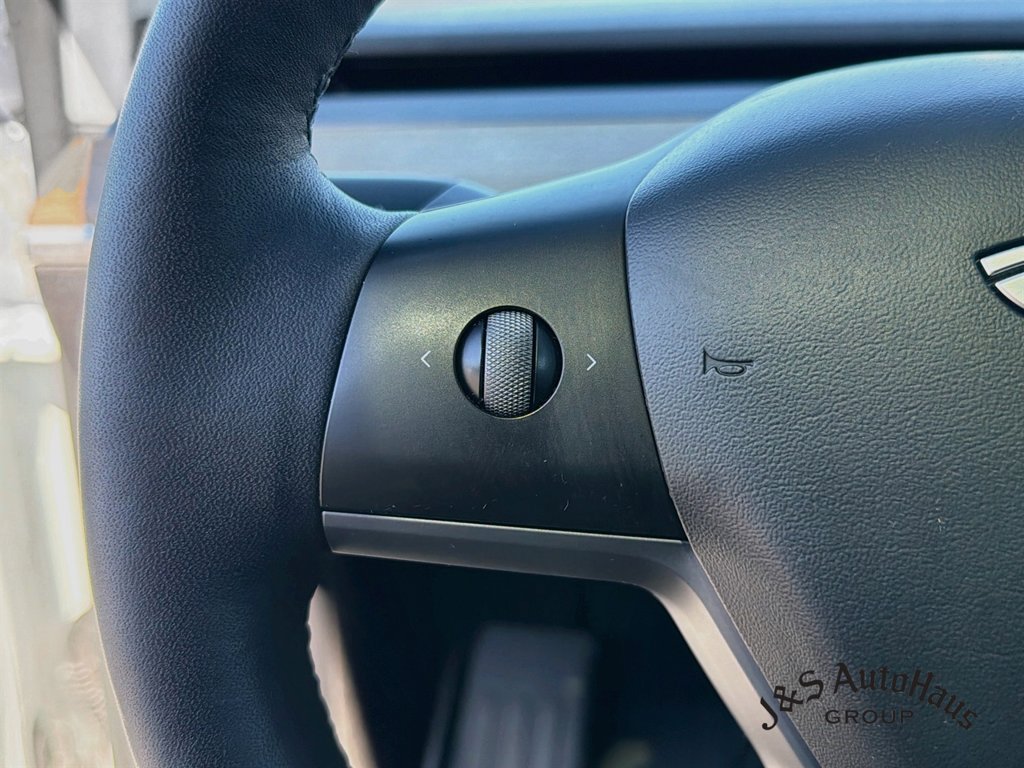 Used 2021 Tesla Model Y Long Range AWD/4WD image 13