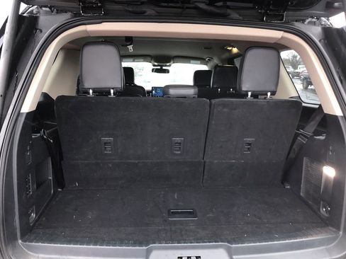 Used 2023 Ford Expedition XLT image 9
