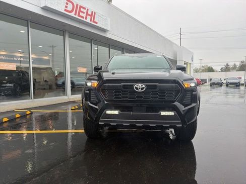 New 2025 Toyota Tacoma TRD Off-Road AWD/4WD image 8