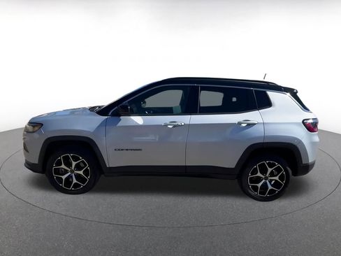 Used 2025 Jeep Compass Limited image 9