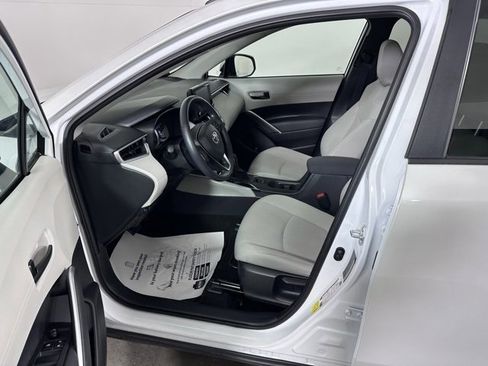 Used 2022 Toyota Corolla Cross LE image 19