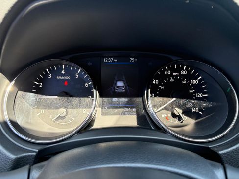 Used 2020 Nissan Rogue Sport S image 2