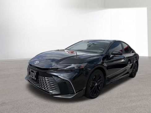 Certified 2025 Toyota Camry SE image 3