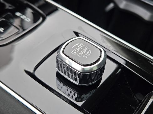 New 2026 Volvo XC90 T8 Plus w/ Protection Package Premier image 23