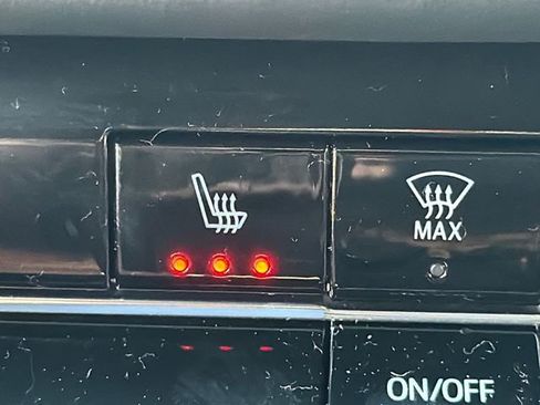 Used 2025 Chevrolet Equinox LT w/ Safety and Technology Package image 30