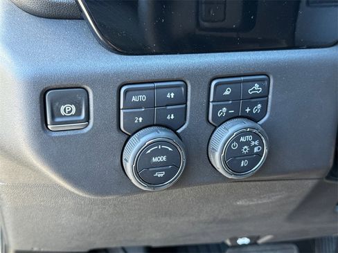 Used 2025 Chevrolet Silverado 1500 LT Trail Boss w/ LT Trail Boss Premium Package image 28