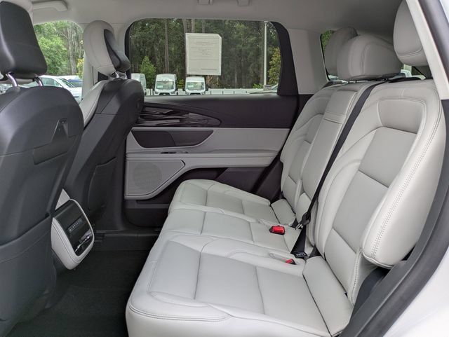 New 2026 Lincoln Nautilus Premier AWD/4WD image 14