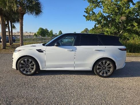 Used 2023 Land Rover Range Rover Sport SE Dynamic AWD/4WD image 2