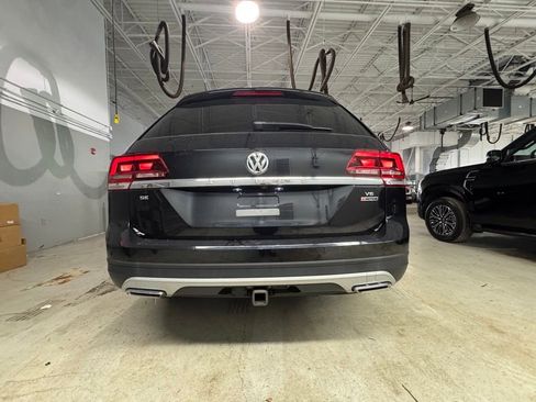 Used 2019 Volkswagen Atlas SE w/ Panoramic Sunroof Package image 4