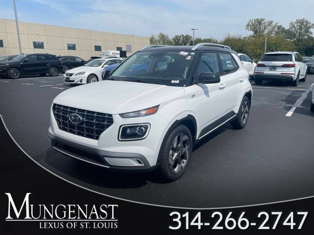 Used 2025 Hyundai Venue Limited FWD image 1