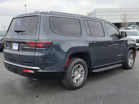 Used 2024 Jeep Wagoneer 4WD image 5