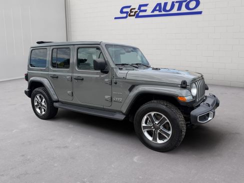 Used 2023 Jeep Wrangler Unlimited Sahara w/ LED Lighting Group AWD/4WD image 6