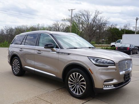 Used 2020 Lincoln Aviator Reserve w/ Equipment Group 201A AWD/4WD image 2