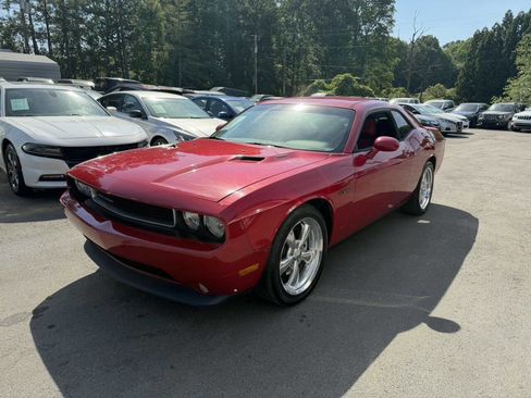 Used 2012 Dodge Challenger R/T RWD image 1
