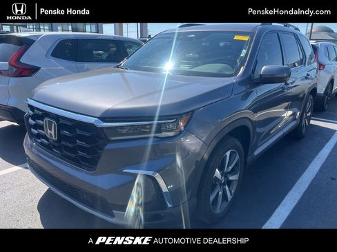 Certified 2025 Honda Pilot Touring image 1