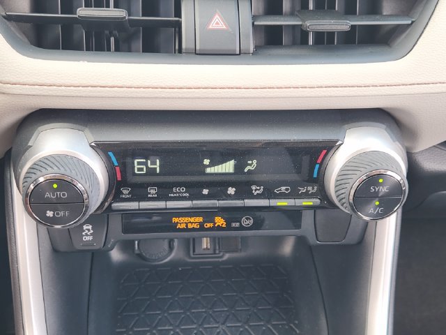 Used 2020 Toyota RAV4 XLE w/ Convenience Package AWD/4WD image 14